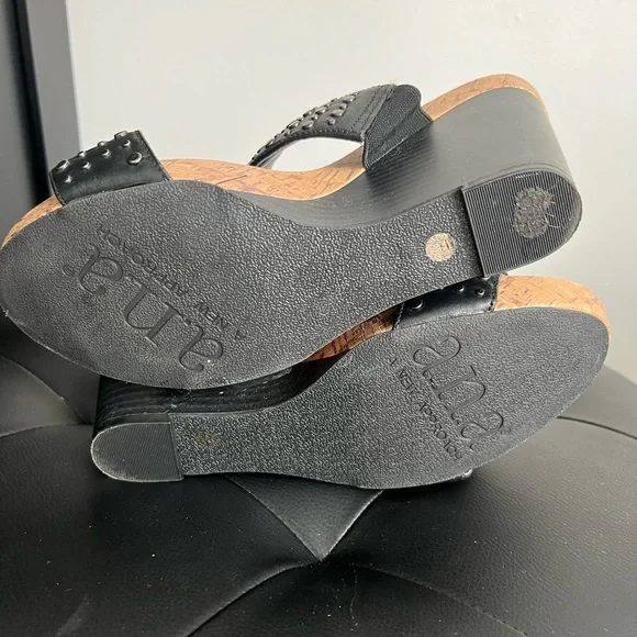 Gently Used ANA Size 9.5 women’s wedge sandals - Picture 4 of 4